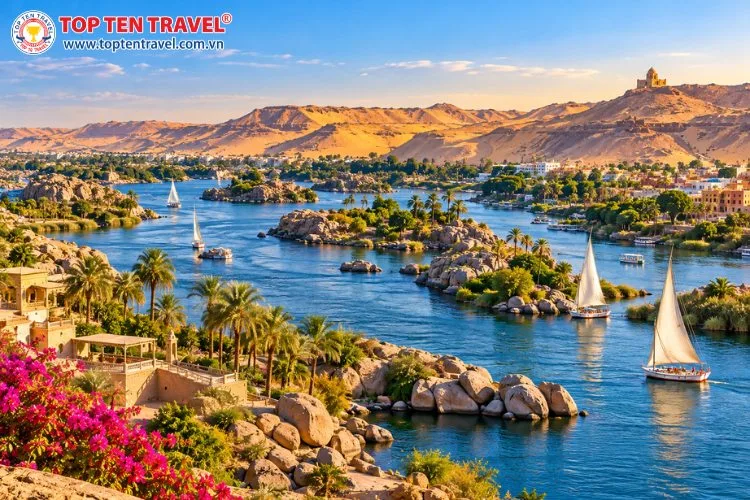 Vẻ đẹp thiên nhiên Aswan với những hòn đảo đá granite, hàng cọ xanh và dòng sông Nile uốn lượn giữa sa mạc