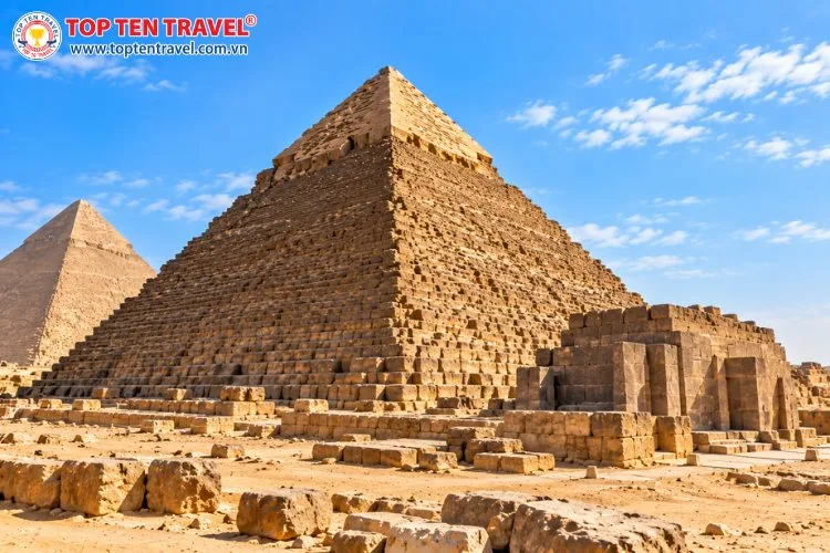 Kim tự tháp Menkaure là công trình nhỏ nhất trong ba kim tự tháp chính thuộc quần thể Giza